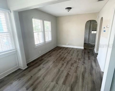 102 W Elm Street - Photo Thumbnail 12