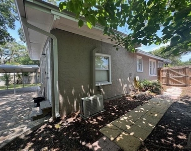 102 W Elm Street - Photo Thumbnail 4
