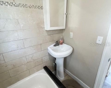 102 W Elm Street - Photo Thumbnail 29