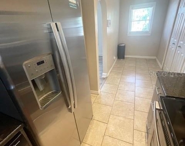 102 W Elm Street - Photo Thumbnail 18