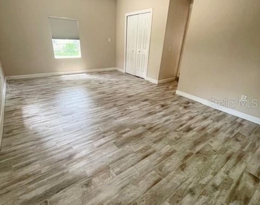 102 W Elm Street - Photo Thumbnail 26