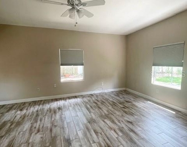102 W Elm Street - Photo Thumbnail 23
