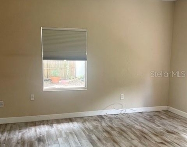 102 W Elm Street - Photo Thumbnail 22