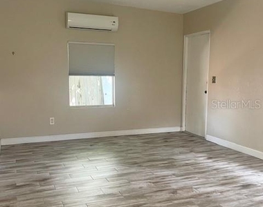 102 W Elm Street - Photo Thumbnail 24