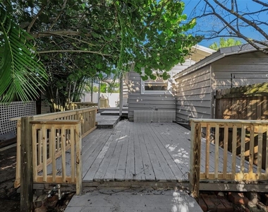 1122 E Oakwood Street - Photo Thumbnail 13