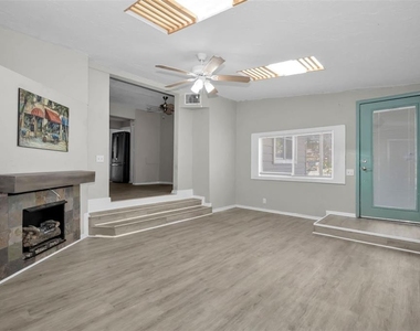 1122 E Oakwood Street - Photo Thumbnail 4