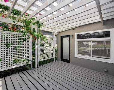 1122 E Oakwood Street - Photo Thumbnail 1