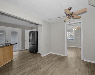 1122 E Oakwood Street - Photo Thumbnail 5
