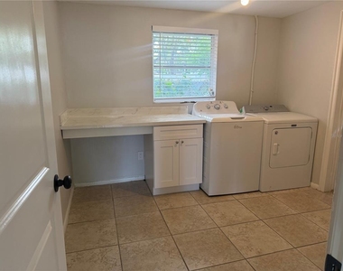 3009 W Waters Avenue - Photo Thumbnail 2