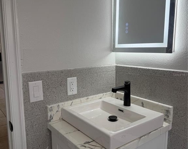 3009 W Waters Avenue - Photo Thumbnail 7