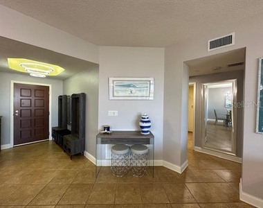 521 Mandalay Avenue - Photo Thumbnail 11
