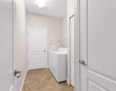 1317 Gleneagles Ln - Photo Thumbnail 8