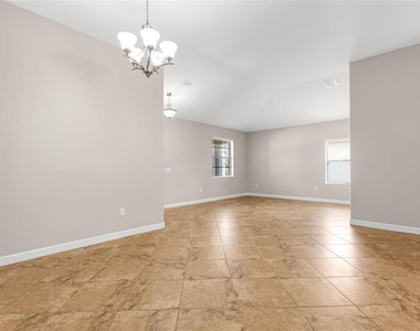 1317 Gleneagles Ln - Photo Thumbnail 7