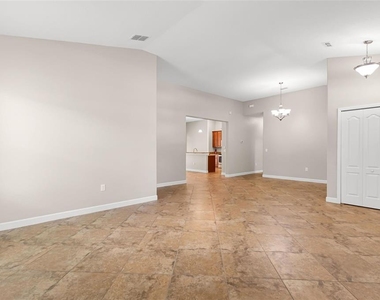 1317 Gleneagles Ln - Photo Thumbnail 4