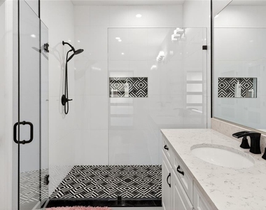 5608 Nw 39th Lane - Photo Thumbnail 9