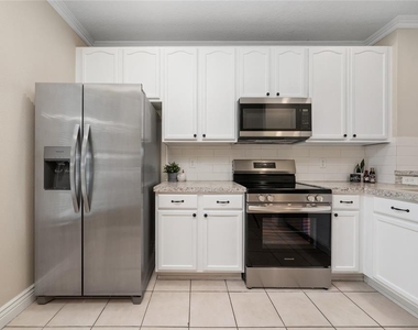 10612 Savannah Wood Drive - Photo Thumbnail 11