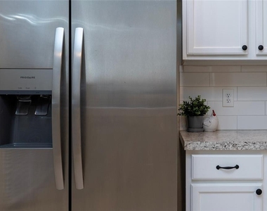 10612 Savannah Wood Drive - Photo Thumbnail 14