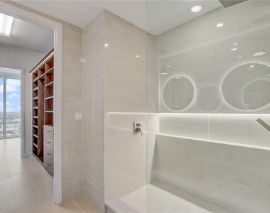 150 E Robinson Street - Photo Thumbnail 13