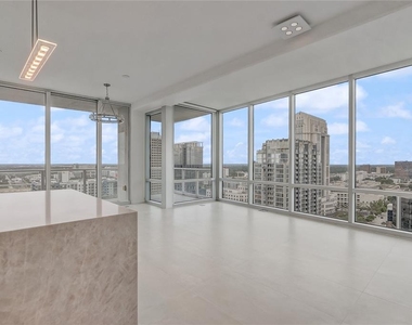 150 E Robinson Street - Photo Thumbnail 6