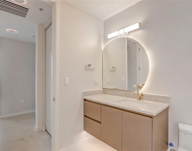 150 E Robinson Street - Photo Thumbnail 10