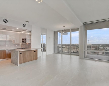 150 E Robinson Street - Photo Thumbnail 4