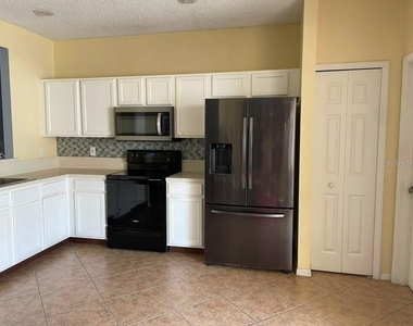 290 Marion Place - Photo Thumbnail 3