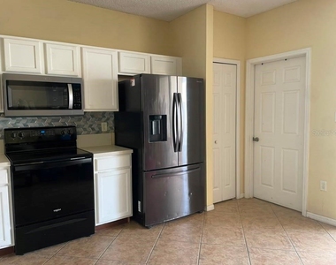 290 Marion Place - Photo Thumbnail 2