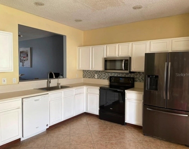 290 Marion Place - Photo Thumbnail 1