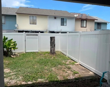 290 Marion Place - Photo Thumbnail 5