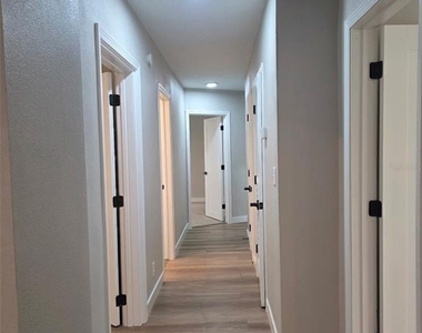 2104 Crill Avenue - Photo Thumbnail 11