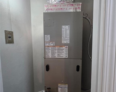 2104 Crill Avenue - Photo Thumbnail 19