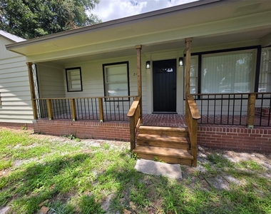 2104 Crill Avenue - Photo Thumbnail 1