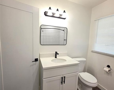 2104 Crill Avenue - Photo Thumbnail 24