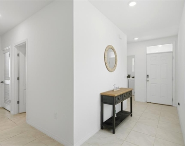 1181 Cascades Avenue - Photo Thumbnail 4