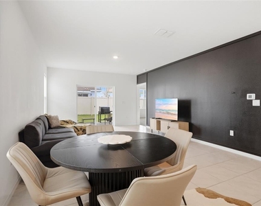 1181 Cascades Avenue - Photo Thumbnail 12