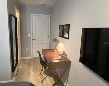 8831 Geneve Court - Photo Thumbnail 22