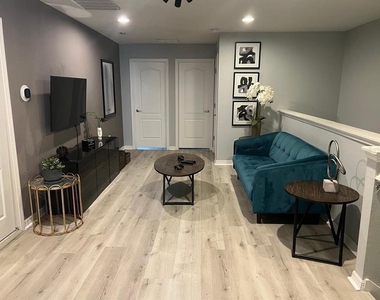 8831 Geneve Court - Photo Thumbnail 5