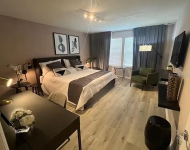 8831 Geneve Court - Photo Thumbnail 10