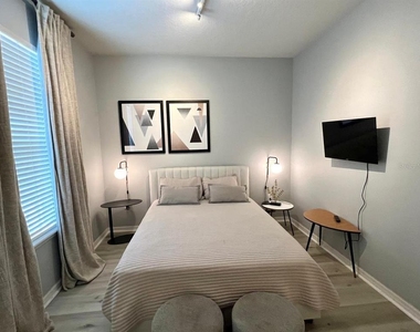 8831 Geneve Court - Photo Thumbnail 24