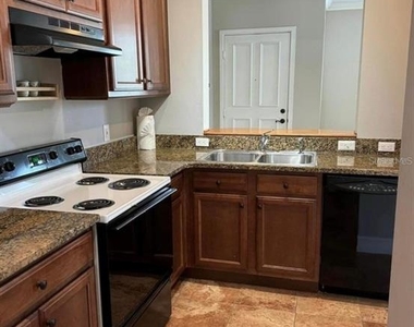 611 Campus Street - Photo Thumbnail 6