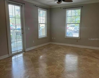 611 Campus Street - Photo Thumbnail 3
