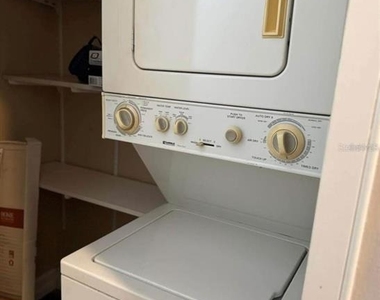 611 Campus Street - Photo Thumbnail 12