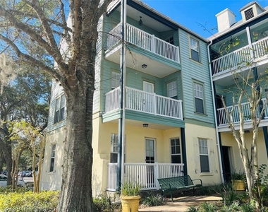 611 Campus Street - Photo Thumbnail 2