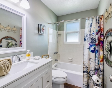 5242 Riverside Drive - Photo Thumbnail 11