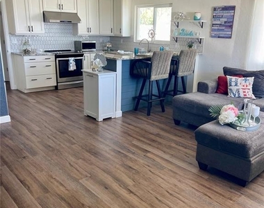 5242 Riverside Drive - Photo Thumbnail 17