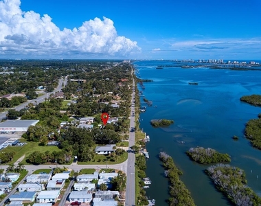 5242 Riverside Drive - Photo Thumbnail 24