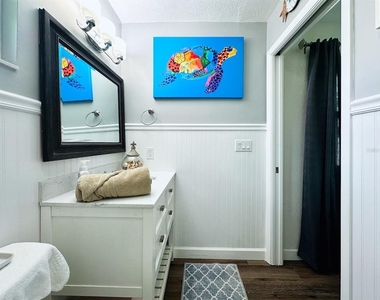 5242 Riverside Drive - Photo Thumbnail 16
