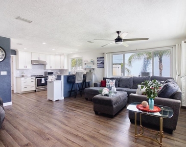 5242 Riverside Drive - Photo Thumbnail 6
