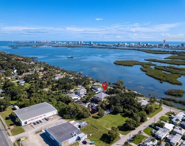 5242 Riverside Drive - Photo Thumbnail 23