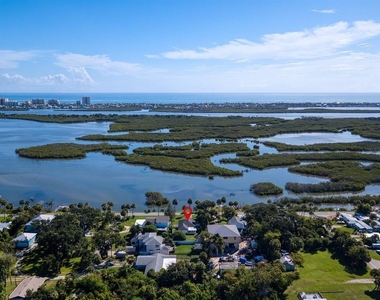 5242 Riverside Drive - Photo Thumbnail 5